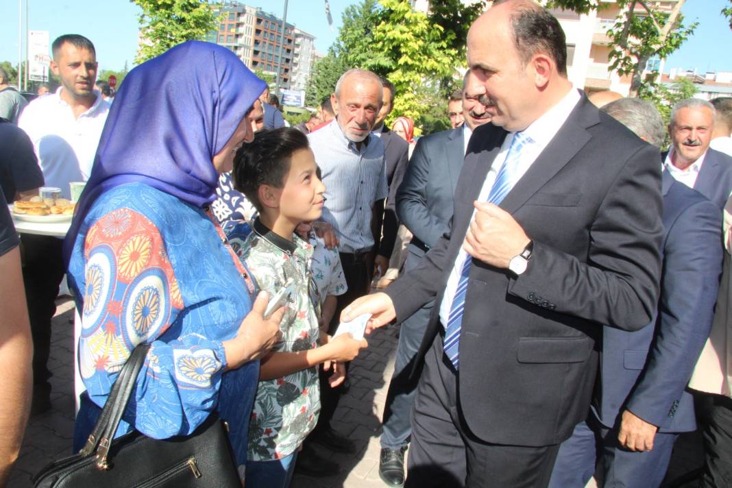 Altay’dan Ömür’e bayram harçlığı 1